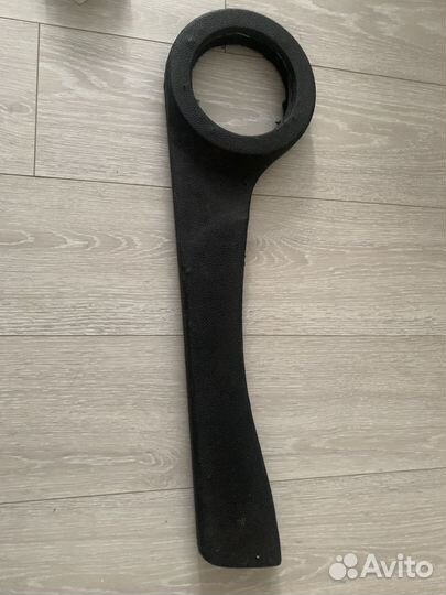 Подиум для 16 динамиков