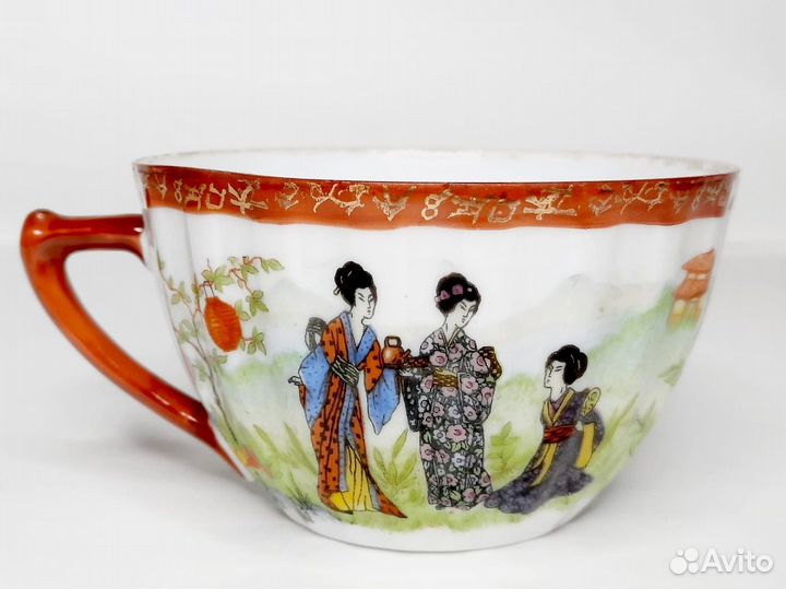 Старая чайная чашка 