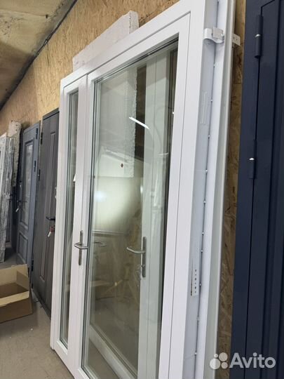 Дверь металлическая со стеклом