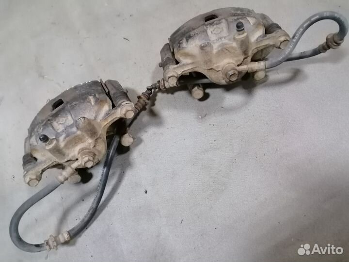 Суппорт передний правый Nissan Wingroad Y11 2001-2