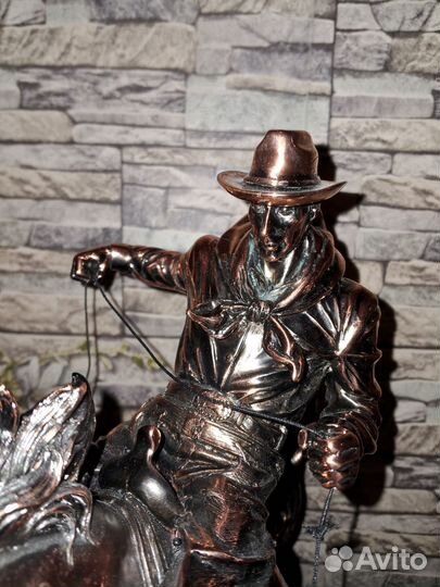 Статуэтка ковбой на коне