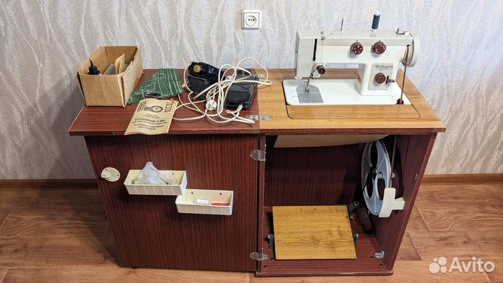 Швейная машинка чайка 143