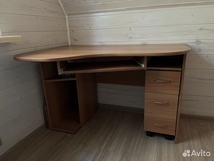 Письменный стол с тумбой бу