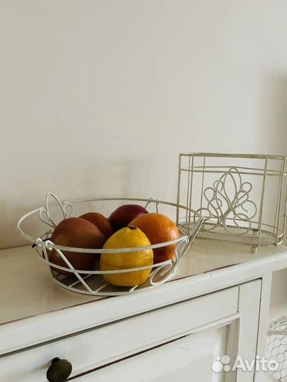 Фруктовница и подставка под приборы