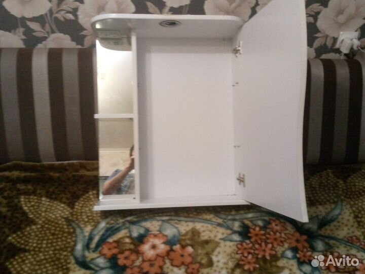 Шкафное зеркало для ванны