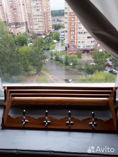 Вешалка новая деревянная