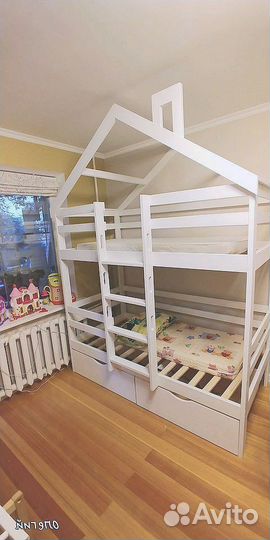 Детская двухъярусная кровать