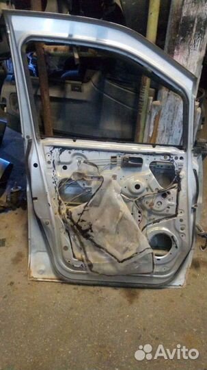 Передняя дверь Ниссан Серена с24