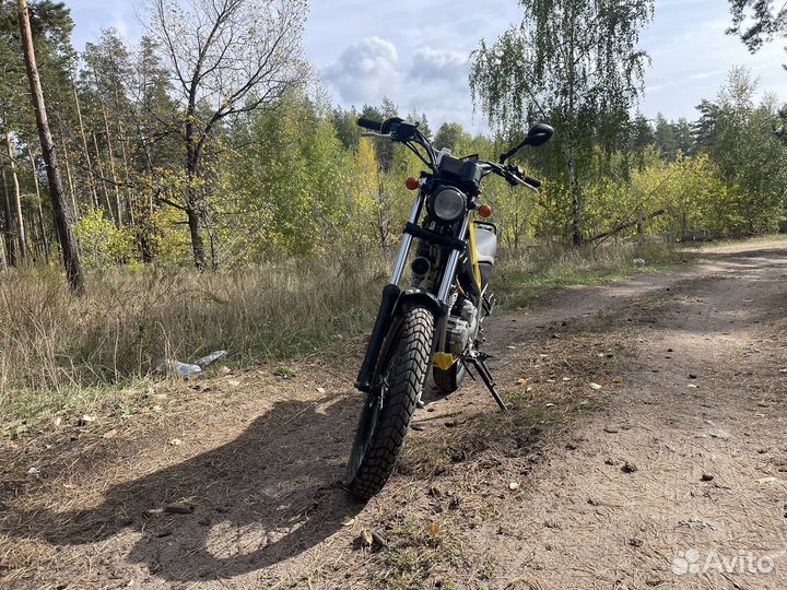 Yamaha XG250 Tricker