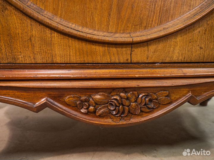 Антикварный полушкаф В неорокаильной стилистике