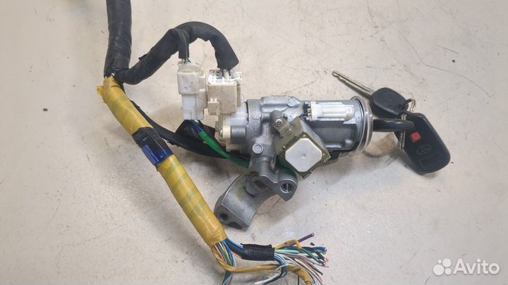 Замок зажигания Toyota Highlander 1, 2006