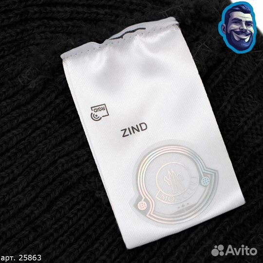 Черная шапка moncler