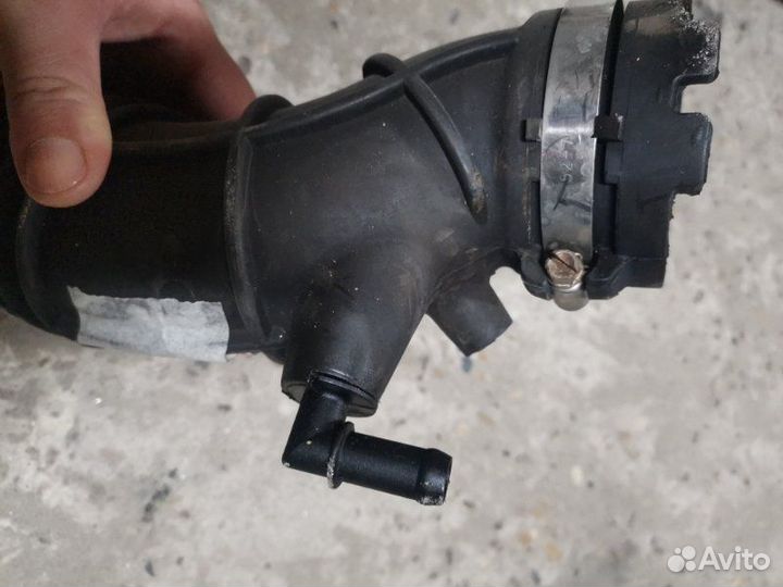 Патрубок воздушного фильтра Renault Fluence 1