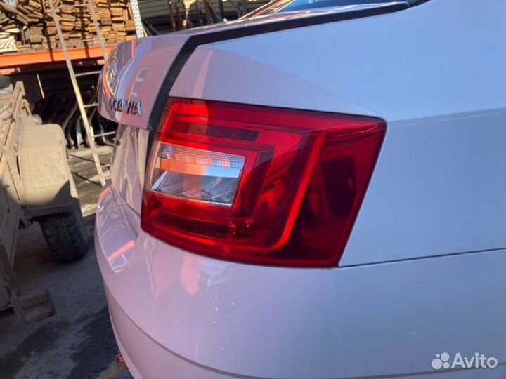 Фонарь задний правый Skoda Octavia A7
