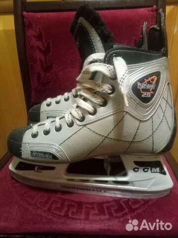 Хоккейные коньки CCM 42 размер
