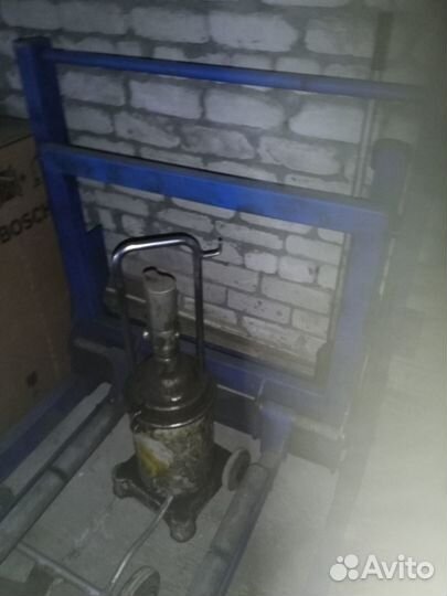 Тележка гидравлическая для снятия грузовых колес