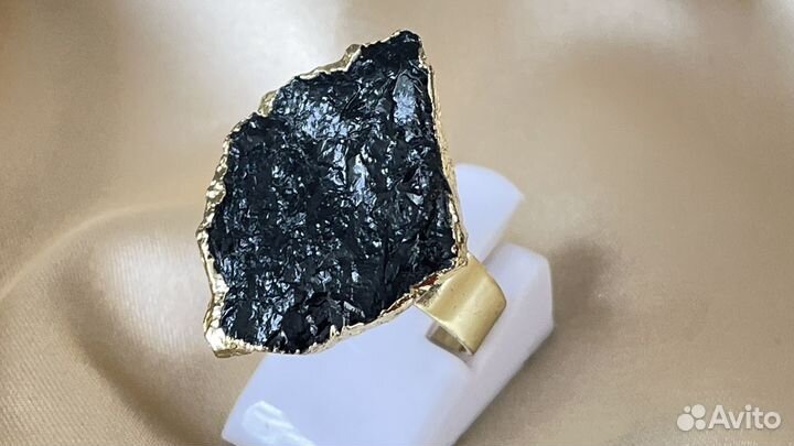 Кольцо с турмалином шерл