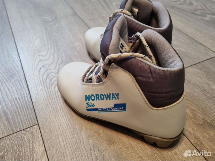 Лыжные ботинки