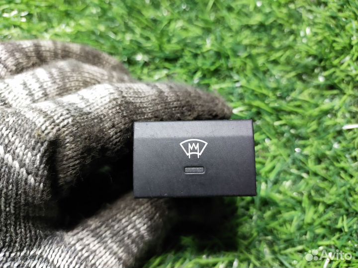 Кнопка обогрева лобового стекла Volkswagen Polo V