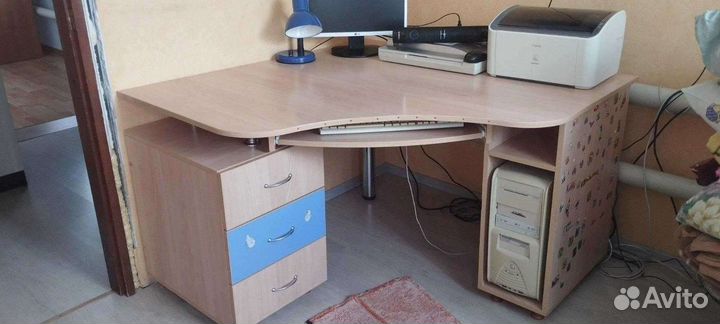 Компьютерный стол