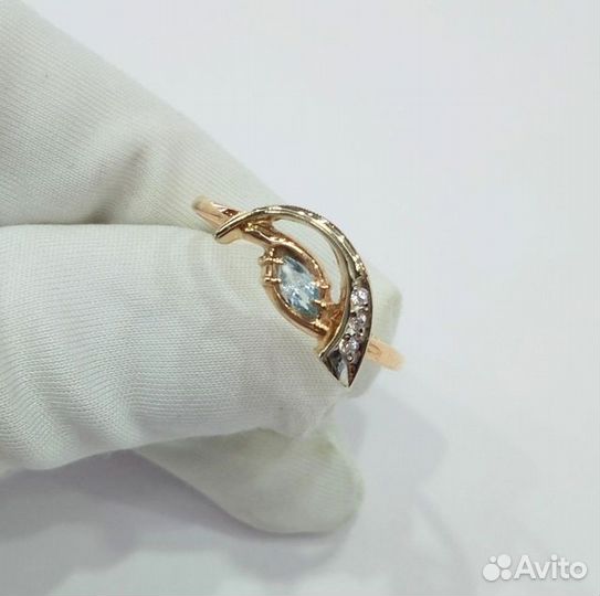 Кольцо с синтетическим камнем Золото