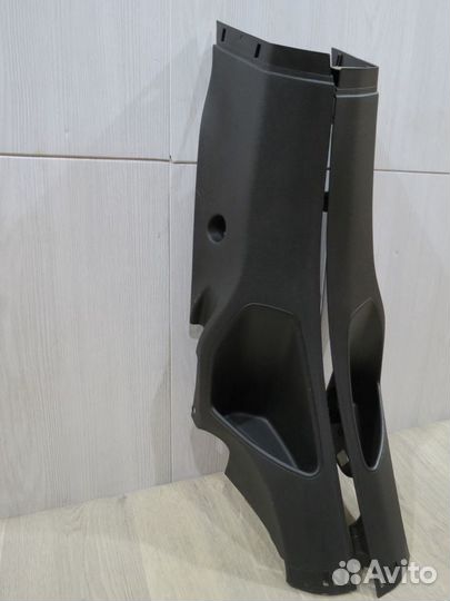 Обшивка задней стойки Ford Focus 3