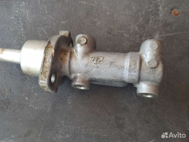 Цилиндр тормозной главный Peugeot 206