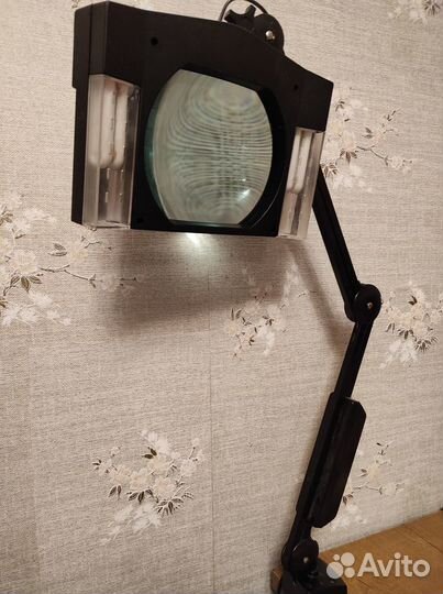 Лампа лупа на струбцине