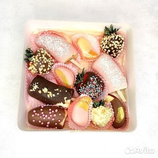 Клубника в шоколаде, бананы в шоколаде