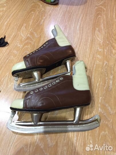Коньки хоккейные
