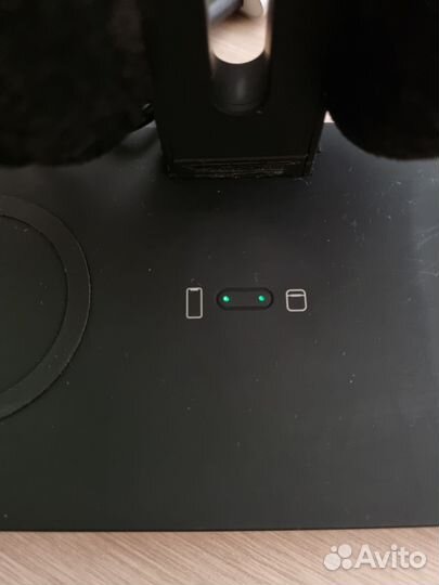 Подставка для наушников с беспроводной зарядкой