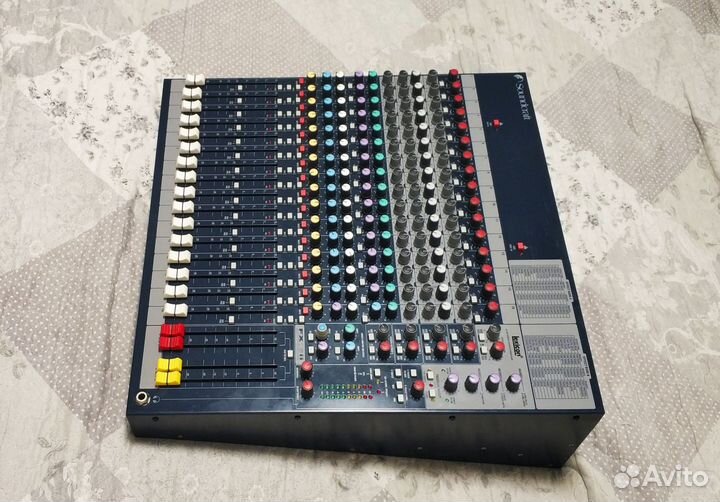 Микшерный пульт Soundcraft fx 16 ii