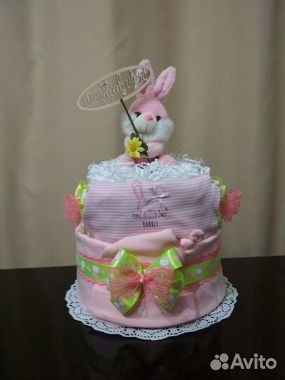 Торт из памперсов (подгузников) и детской одежды