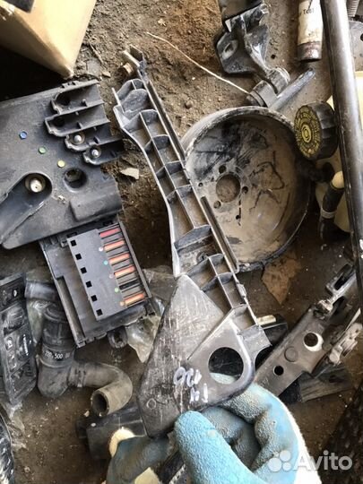 Блок плюсовой клемы Мерседес w211 w219 Mercedes cl