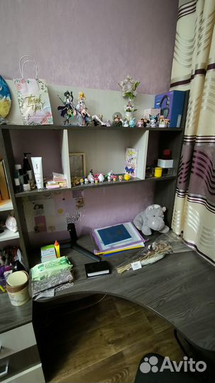 Компьютерный стол угловой с полками