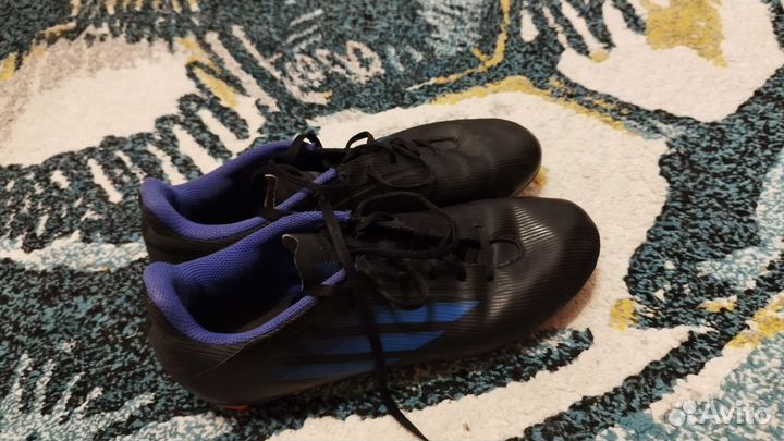 Футбольные бутсы adidas