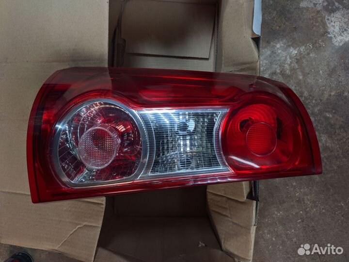 Фонарь левый LADA Largus