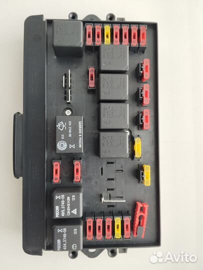 Монтажный блок предохранителей 17. 3722