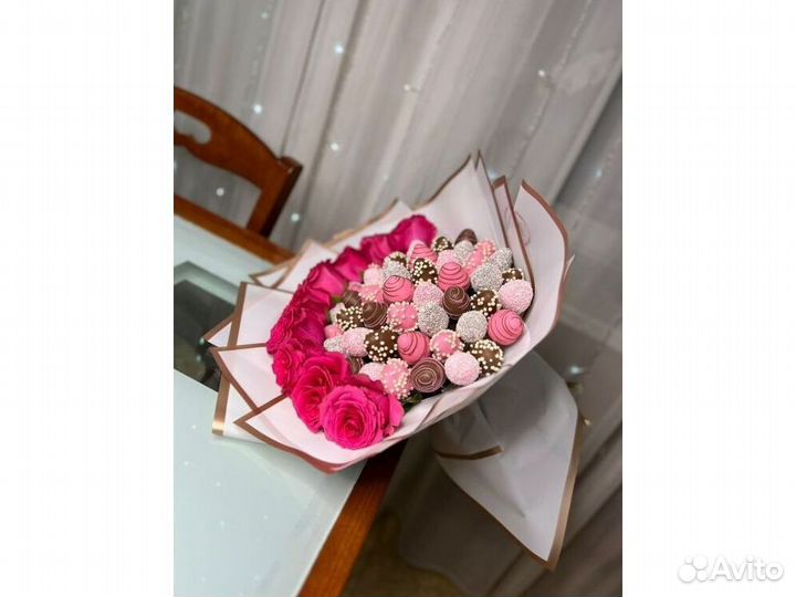 Букет из клубники в шоколаде KLN-7667