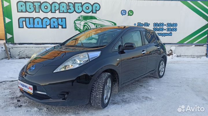 Стекло двери передней левой Nissan Leaf 803013NA0A