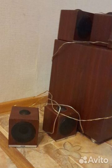 Сабвуфер и 5 колонок