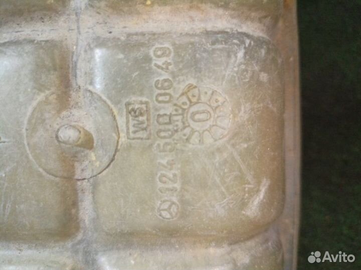 Бачок расширительный Mercedes-Benz E-Class W124