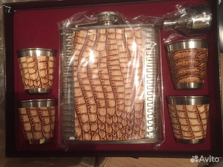 Рюмки с фляжкой