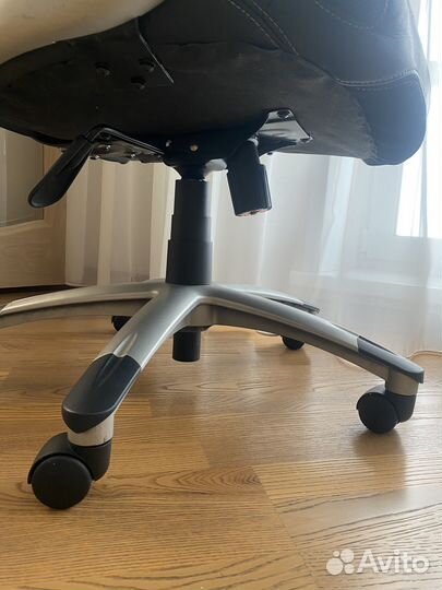 Компьютерное офисное кресло