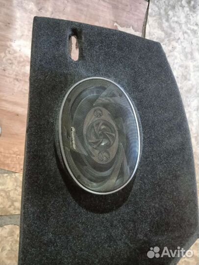 Задняя полка Рено Логан с колонками