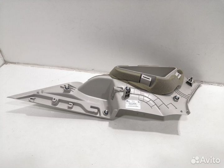 Обшивка центральной стойки правая Land Rover