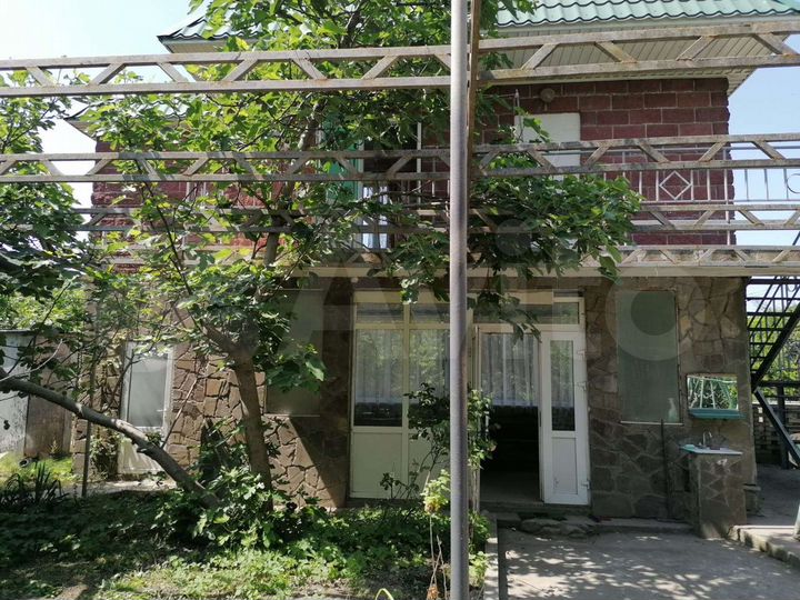 Комната 18 м² в 6-к., 2/2 эт.