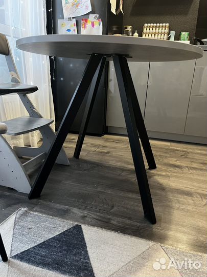 Стол кухонный