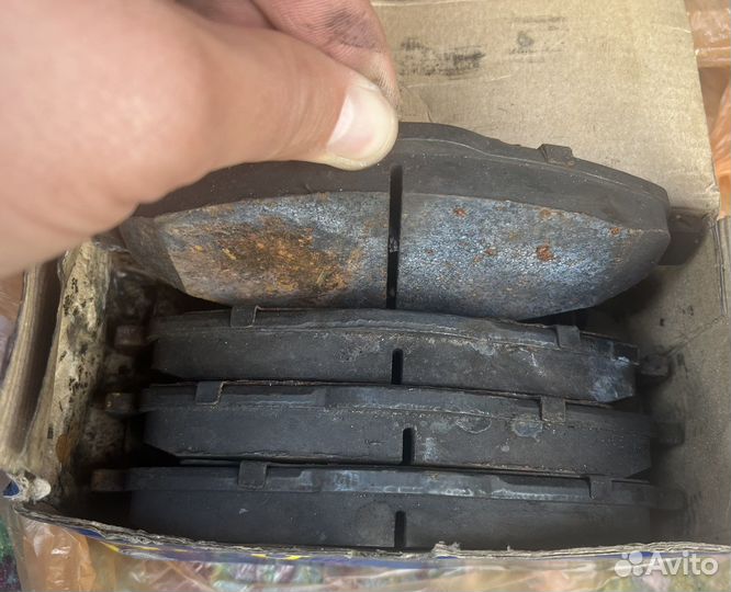 Передние тормозные колодки toyota avensis