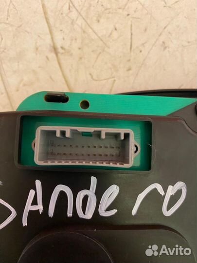 Renault Sandero Приборная панель